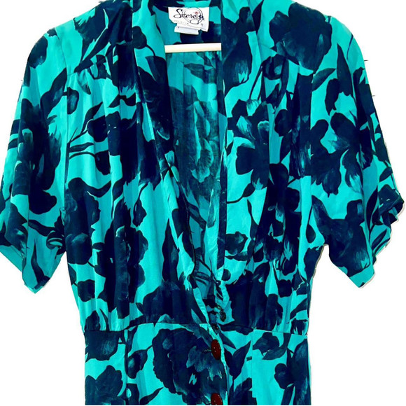 Dresses - Picture 3 of 5